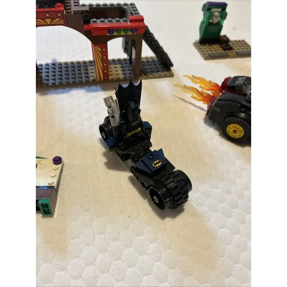 LEGO DC Super Heroes - Batmobile and the Two-Face Chase And Batman Incomplete